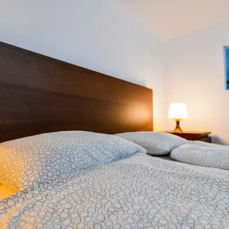 Cosy Two Bedroom Flat,rozsa Street,gin Appartamento Budapest