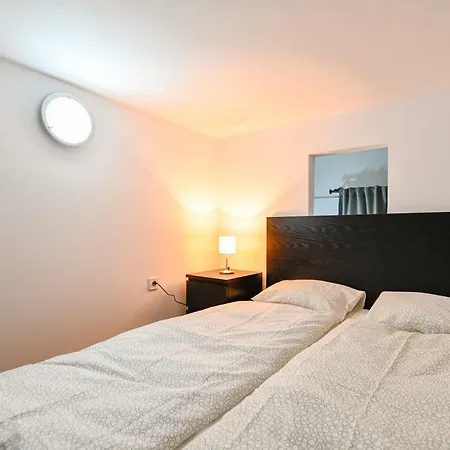 Cosy Two Bedroom Flat,rozsa Street,gin Appartamento *