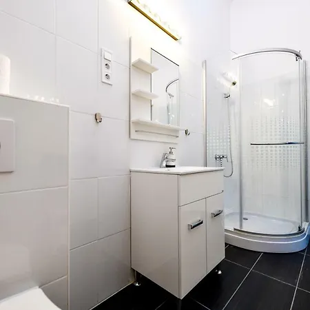 Cosy Two Bedroom Flat,rozsa Street,gin Budapest